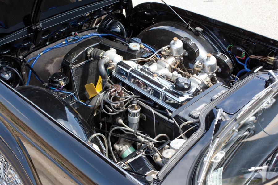 Моторный отсек Triumph TR4 Surrey Top 1961 года  (фото 42 из 52)